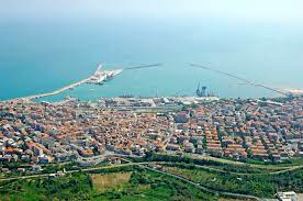Ortona offered the allies a supply port on the adriatic and was fiercely defended by the germans. Ortona Harbor In Ortona Italy Harbor Reviews Phone Number Marinas Com