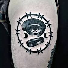 The idea of wristband pieces revolves around the idea of permanently inking wrist with a bracelet or chain type tattoo. 60 Stacheldraht Tattoo Designs Fur Manner In Ideen Geschnitten Mann Stil Tattoo Barbed Wire Tattoos Tattoo Designs Men Tattoo Designs