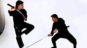 How To Cartwheel To Avoid An Attack In Katana Sword Fighting - Howcast
