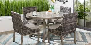 Cindy Crawford Home Montecello Gray 5 Pc 52 In Round Outdoor Dining Set With Silver Cushions In 2020 Outdoor Dining Set Dining Set Outdoor Dining