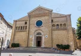 It is a beach resort 12 kilometres southeast o. Fano Pesaro Marche Italien Die Cattedrale Von Santa Maria Assonta Foto Vorratig Crushpixel