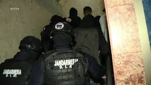 Direcția generală de poliție a municipiului bucurești (dgpmb), cunoscută și sub numele de poliția capitalei, este o instituție din cadrul inspectoratului general al poliției române. Jandarmi ChemaÅ£i In BucureÈ™ti Pentru Capturarea Unei Fiare Ce Era De Fapt Stirileprotv Ro