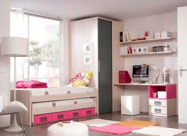 Estos ejemplos de decoración, que mezclan el minimalismo con toques de color y otros detalles sensacionales, son un buen patrón a seguir si quieres adaptar un estilo personal en un espacio moderno. Habitaciones Juveniles Modernas