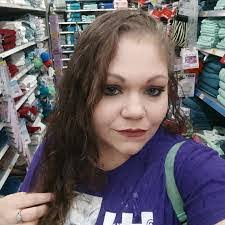 Beth Mickens's Instagram, Twitter & Facebook