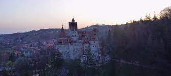 Spooky ghosts snow globe halloween water ball grave stones bat haunted house boo. This Castle Dracula Snowglobe Is Filled With Bats Boing Boing