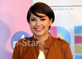 Penyanyi ayda jebat menyedari hubungan di antara penerbit dan pelakon sheily rusly dengan janna nick dilihat tidak. Isu Disindir Sheila Rusly Janna Nick Rasa Lebih Baik Diam Atas Dasar Hormat Sensasi Mstar