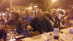 «μα αν είναι τόσα πολλά τα χρήματα που μοιράζετε στους καλλιτέχνες τότε γιατί τους έχετε καθημερινά απέναντι σας; Sto Panhgyri Twn Ag Petroy Kai Payloy Sta Spata