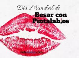 25 de agosto, 2 de noviembre y 25 de diciembre se deben conmemorar el mismo día que caen y no se. 25 De Agosto Dia Mundial De Besar Con Pintalabios A Quien Se Le Ocurrio Esta Celebracion