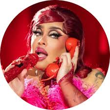 Gloria Groove Brasil على X: "Brendon Martins, Moi Guimarães e William Nery,  respectivamente, bailarino, baixista e baterista, anunciaram a saída da  equipe de Gloria Groove. Eles farão hoje seu último show com