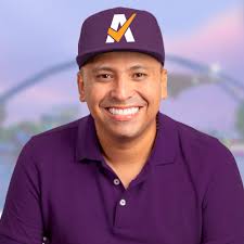 Alberto Rada (JR), hijo de Francisco Rada Batista, (Pacho Rada), asegura  que su padre es el auténtico "Francisco El Hombre", y que los vallenatos se  cogieron está leyenda.