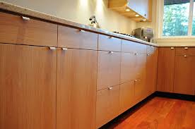 Pin By Jonathan C On Kitchen In 2020 White Oak Kitchen White Modern Kitchen Modern Kitchen Pulls