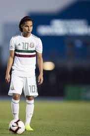 El extremo diego lainez, del betis español, y el guardameta guillermo ochoa, del américa, encabezan la selección mexicana que competirá en el torneo de fútbol de los juegos olímpicos de tokio. Diego Lainez El Hombre De La Experiencia En El Tri Sub 20