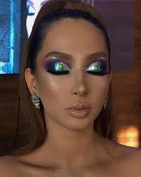 Danielle Crooks (daniellecrooks)