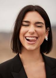 Emily Leone (eleoneee)