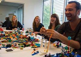 Lleva tu imaginación hasta límites insospechados y logra crear todo tipo de edificios y otras juego armar lego online / juego niños lego carro militar army armar rompecabezas 3d. Para Lego En El Trabajo Se Puede Aprender De Los Juegos Revista Estrategia Negocios