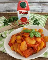Se preferite una peperonata ricca potete aggiungere delle patate tagliate a cubetti quando mettete i peperoni. Peperonata Con Patate Con Bimby