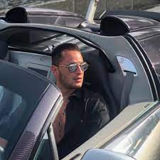 The legion mgt (ελλάδα), wild management (ηνωμένο βασίλειο). Ploysios Kai Poly Gohs To Neo Agori Ths Iwannas Mpella To Zhleyoyn Oles Plousios Kai Poly Gois To Neo Agori Tis Ioannas Bella To Zilevoun Oles