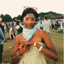 Simone ashley is an actress. 0fko9ylypumtm
