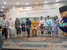 Syafiqahhashimxoxo baju raya 2019 from jakel 10 05 2020 baju kurung has to be like baju kurung of course where it is well covered and appropriate for ladies out there for baju kurung raya 2020 jakel take a step to brings a modern design with attractive color choices and latest pattern motifs this. Bersama Duta Jakel Untuk Koleksi Jakel Baju Raya 2019 Jakelstore My