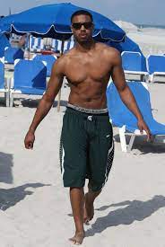 Michael B. Jordan Shirtless at Miami Hotel | Pictures | POPSUGAR Celebrity