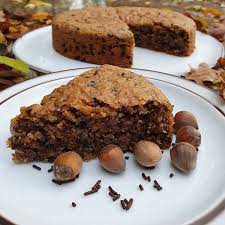 Die bananen klein schneiden und zusammen mit den schokostückchen und mandelstückchen unterrühren. Nusskuchen Archive Vegan Und Munter