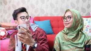 Nomor telepon whatsapp / no telp wa artis ria ricis yang asli, chat ! Terungkap Hubungan Ria Ricis Dan Erfandi Sudah Dekat Dengan Keluarga Bahkan Sering Video Call Halaman All Surya