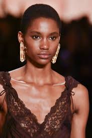 7 tendances bijoux qui donnent une allure bohème à toutes les robes de  l'été