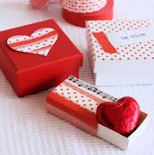 Llénala de flores o bombones, vuestros fotos y recuerdos, añade tus sueños y deseos e incluso ¡un anillo de compromiso! 25 Fotos E Ideas Para Decorar Y Reciclar Cajas De Carton