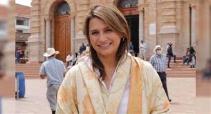 Se encuentra ubicado en el oriente del país, siendo tunja su capital. Paola Holguin Es Criticada Por No Asistir Al Senado Pero Si Posar En La Calle Sin Tapabocas