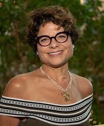 Lesley Shuman's Instagram, Twitter & Facebook