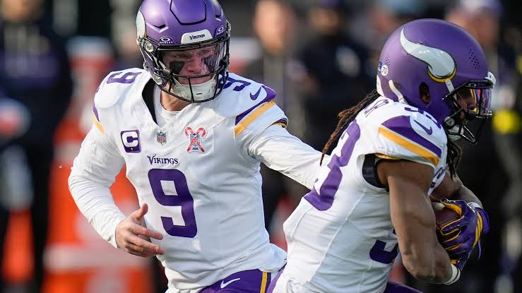 X-rays negative for Vikings QB J.J. McCarthy after injuring his right hand  – Queen City News