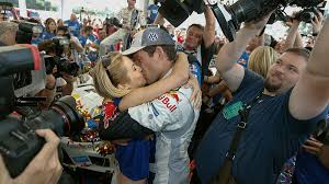Kaiser began in 1996 on the local radio station radio arabella in münchen and then worked as a television presenter. Andrea Kaiser Und Sebastien Ogier Sind Eltern Wrc