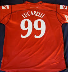 Tra club, nazionale maggiore e nazionali giovanili, cristiano lucarelli ha giocato globalmente 571 partite segnando 234 reti, alla media di 0,41 gol a partita. Livorno Home Futbolka 2005 2006