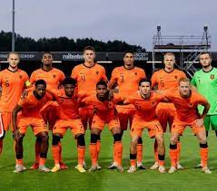 Back van feyenoord eruit, back van ajax erin. Jong Oranje Onsoranje