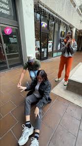 Acto de amabilidad espontáneo en una cafetería: un momento que hay que ver 