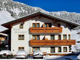 Auf wunsch bringen wir ihnen am morgen frische frühstücksbrötchen vom bäcker direkt vor ihre wohnungstüre. Bergfex Haus Kristall Apartment Warth Warth Schrocken Am Arlberg