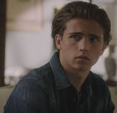 Tanner Buchanan, de Cobra Kai, quer interpretar Robin para o filme da DC