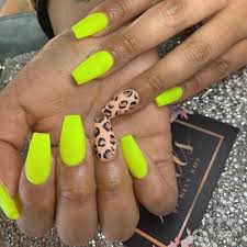 Uñas negras de los pies: Unas Animal Print 2021 Modaellas Com