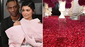 Travis Scott Sevgilisi Kylie Jenner A Olan Askini Gostermek Icin Her Firsati Degerlendiriyor 10 Agustos Tarihinde 22 Yas Gununu Kutlay Kylie Kylie Jenner Mor