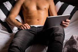 Studie: Zu viel Porno gucken verursacht Orgasmus-Probleme bei Männern