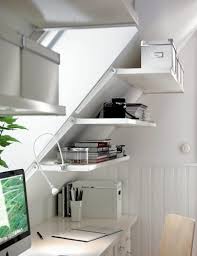 Dachschragen Als Stauraum Nutzen Hier Das Ikea Ekby System Raume Mit Dachschragen Dachschrage Einrichten Dachraum