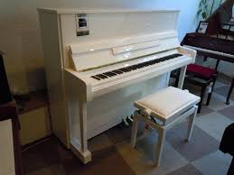 Pianos droits d'&eacute;tude et de qualit&eacute;