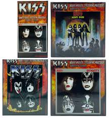 A canvas entirely devoted to each issues' unique motif. Kiss Jigsaw Puzzles