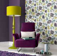 Mor, belirli renklerle eşleştirildiğinde, eylemleri teşvik bu renk kombinasyonunun daha açık tonları, net yüzeyler ve daha açık, daha sıcak ahşap tonları ile uyumludur. Yesil Mor Renk Uyumu Ile Hazirlanan Populer Ic Dekorasyon Fikirleri Tavsiyeleri Moda Boya Renkleri