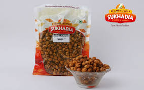 Chana dal is produced by removing the outer layer of black chickpeas and then splitting the kernel. Kabuli Chana