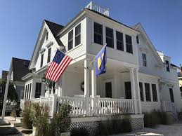 Does Beach House Decor Have To Look Coastal Beach House Decor Beach House Plans Beach House