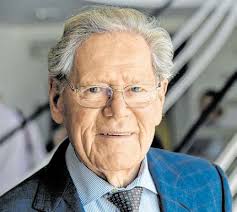 Zwei am Steuer von „Kirche in einem Boot“