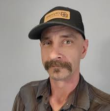 Is it normal for contractors to charge travel time in their hourly labor  fee?