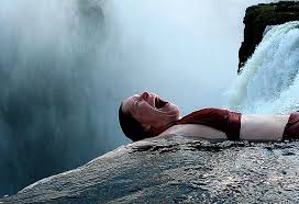 Is This The Ultimate And Most Dangerous Infinity Pool In The World The Natural Water Hole Perched On The Edge Of The Victoria Falls Victoria Falls Largest Waterfall Natural Pool