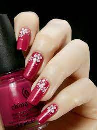 Hermoso diseño de decorado de uñas con una base blanca y flores rojas muy originales. Pin De Vicky Tirira En Unas Disenos Manicura De Unas Unas Decoradas Con Esmaltes Unas Bonitas Decoradas